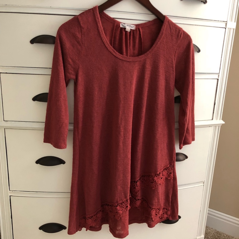 Crochet hi-lo knot top